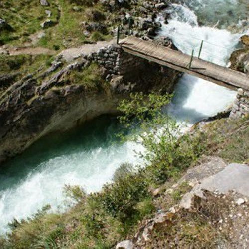 Puente de madera sobre el Cares