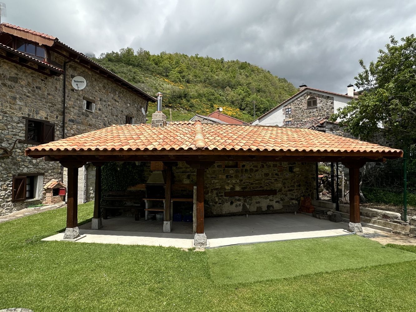 porche-con-barbacoa.jpeg porche-con-barbacoa.jpeg