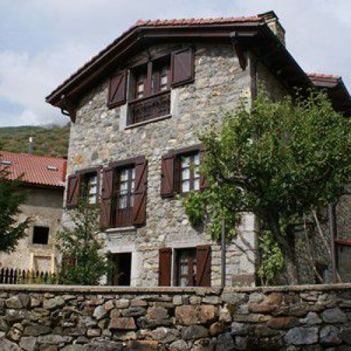 Salón acogedor en casa rural de león