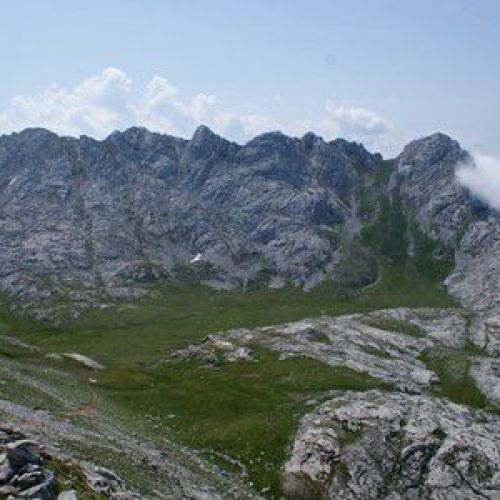 Paisaje natural perfecto para rutas de senderismo y excursiones.