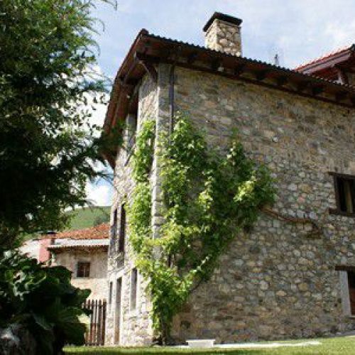 Fachada de casa rural el serenal