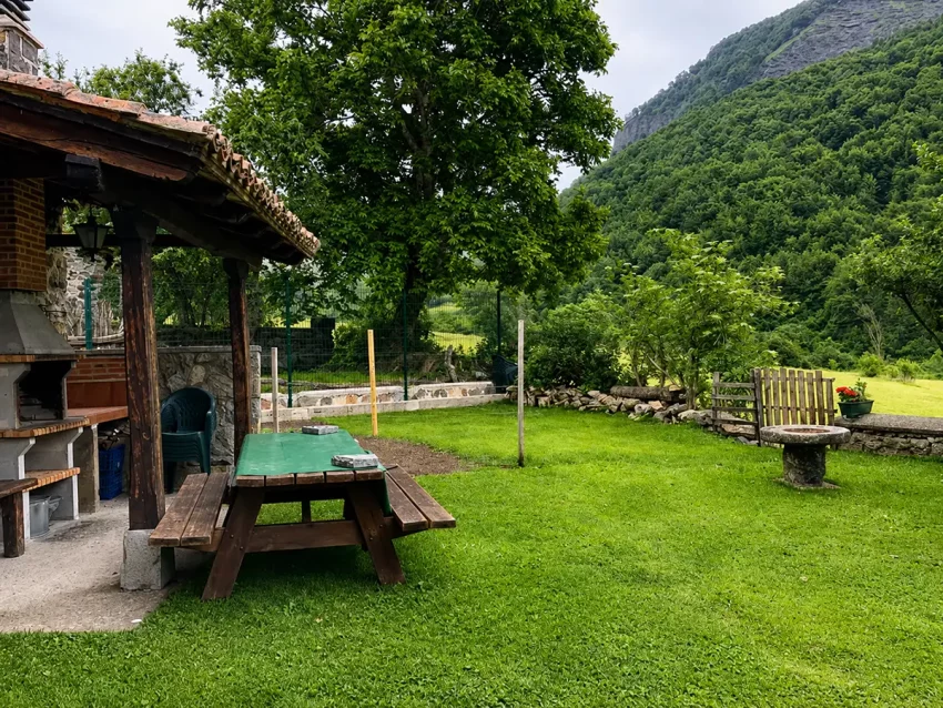 Jard&iacute;n casa rural